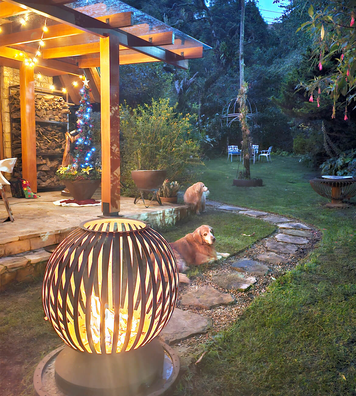 Chimenea Orbe en espacio exterior - Diseño esférico escultórico bogotano