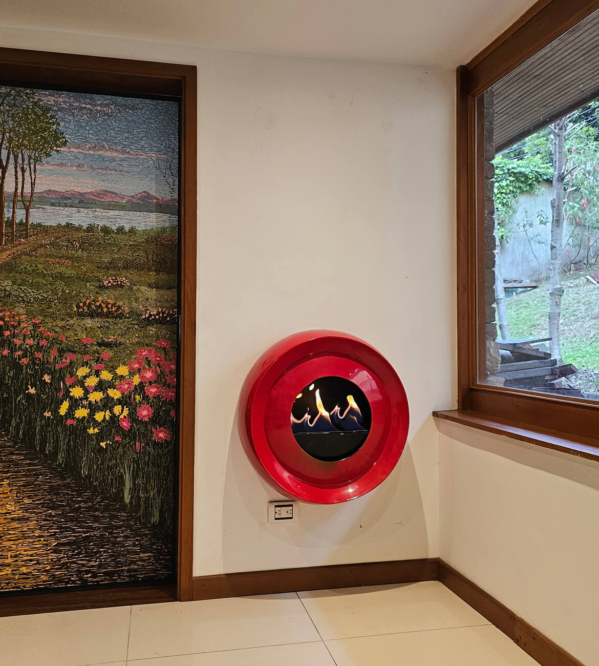 Chimenea Ojo de Fuego en sala moderna - Diseño escultórico bogotano